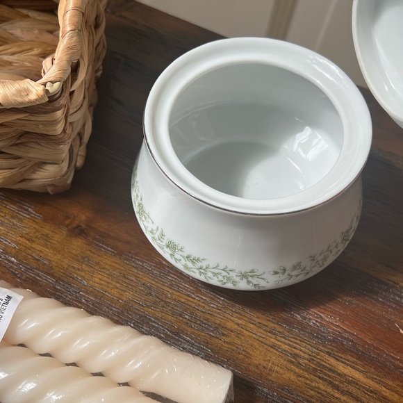 Ceramic covered sugar dish - Picture 2 of 3